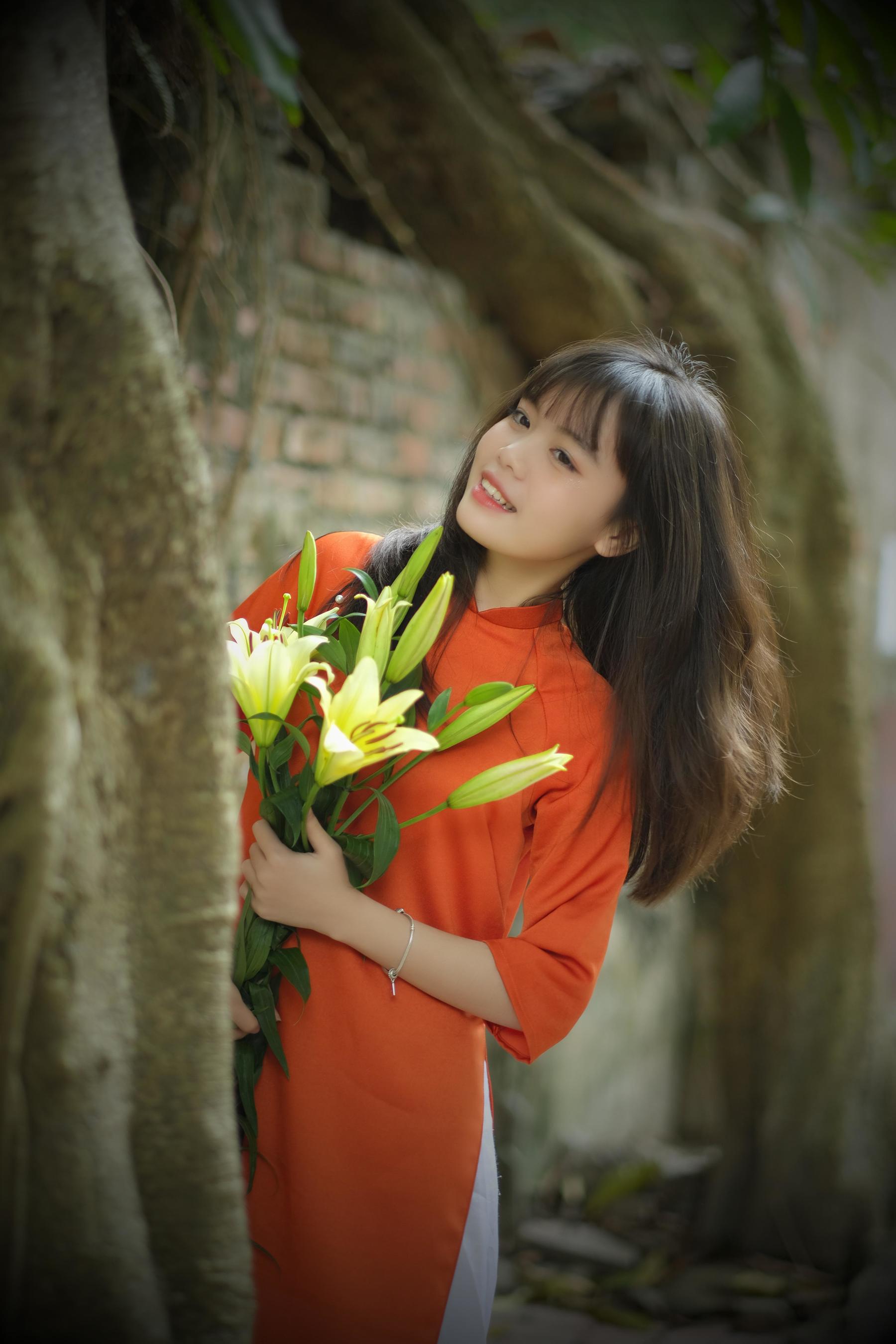 百合花、黑长直、户外拍照片 相关图册