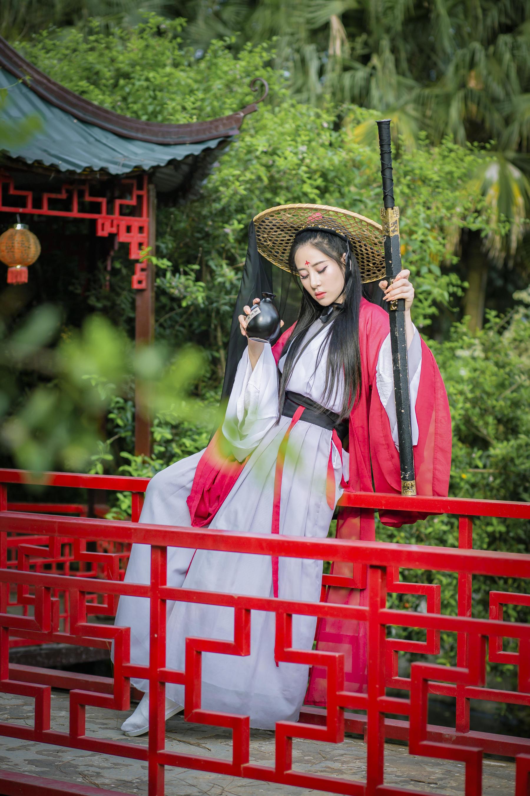 倚剑听风,女侠仗剑江湖,一世芳华 相关图册