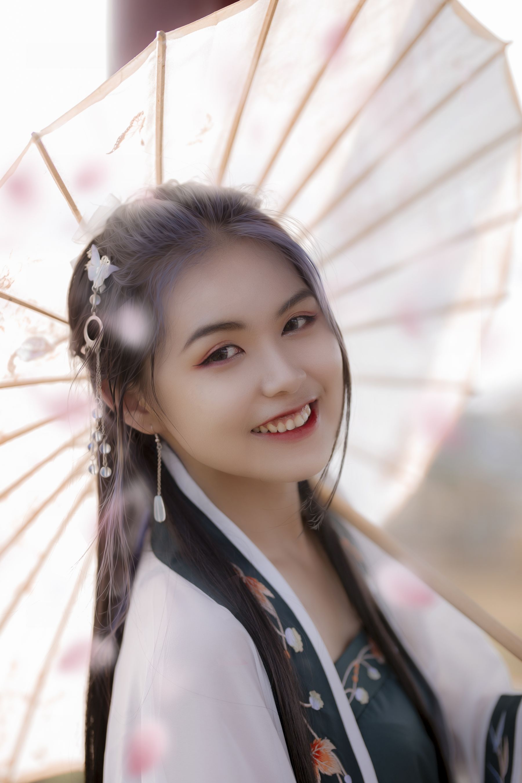 一袭汉服白衣,犹如水中芙蓉,超凡脱俗 相关图册