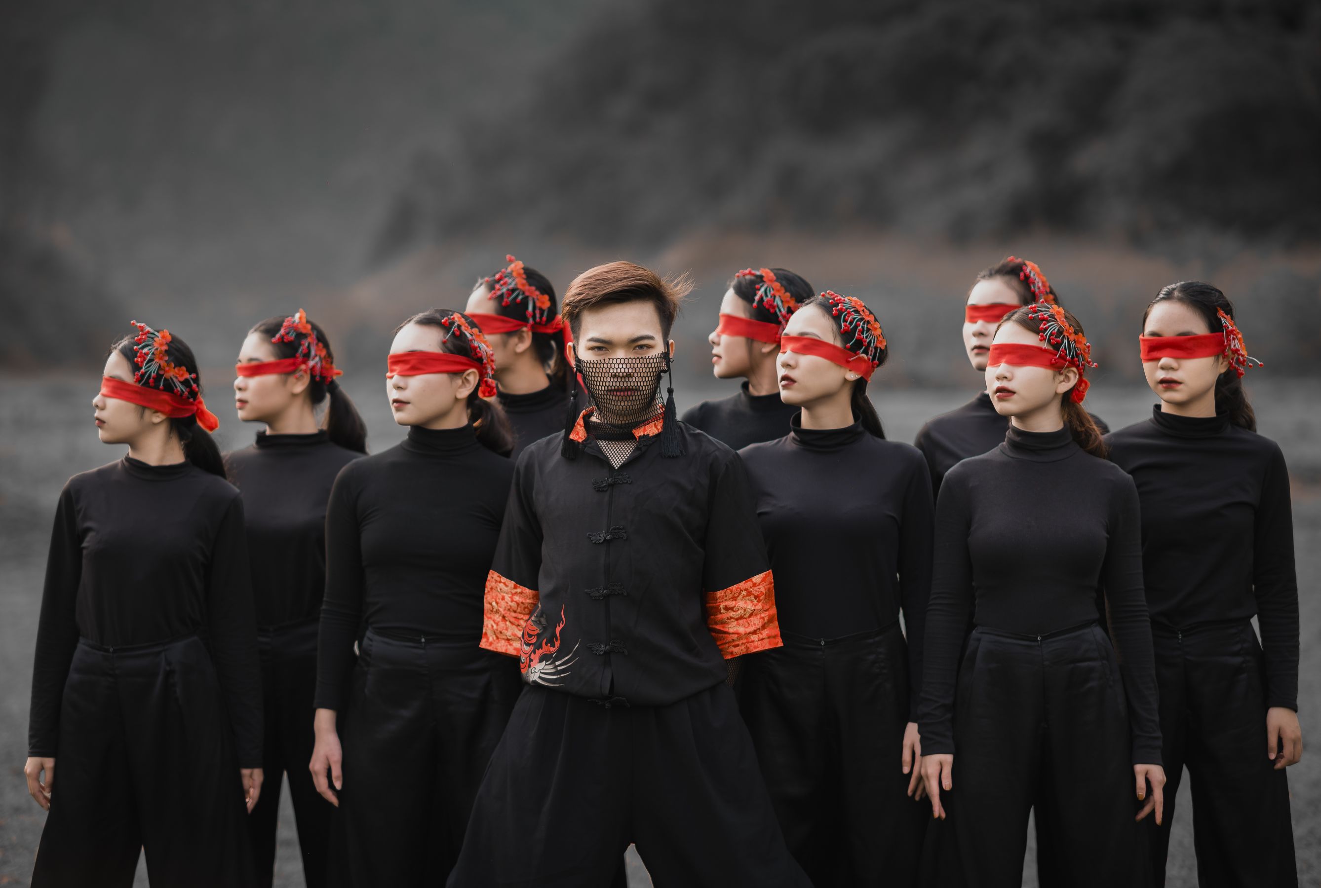 黑色服装的深邃与酷炫,蕴含了侠气与力量 相关图册