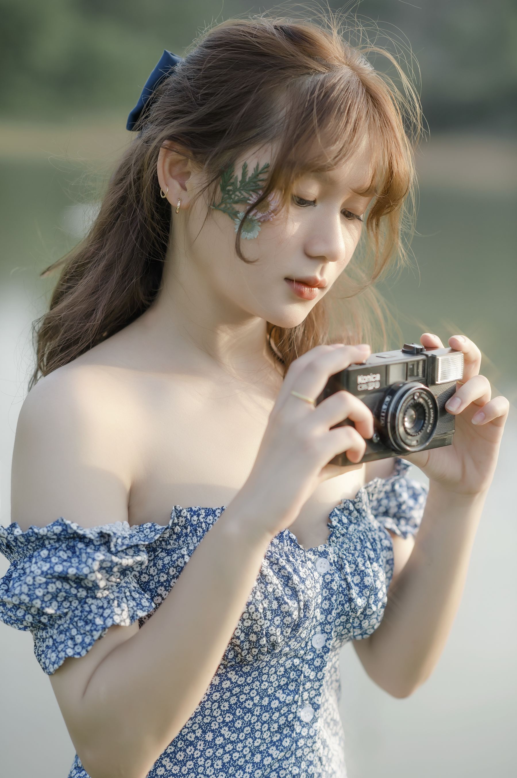 脸上花朵配碎花连衣裙,娇媚可人 相关图册