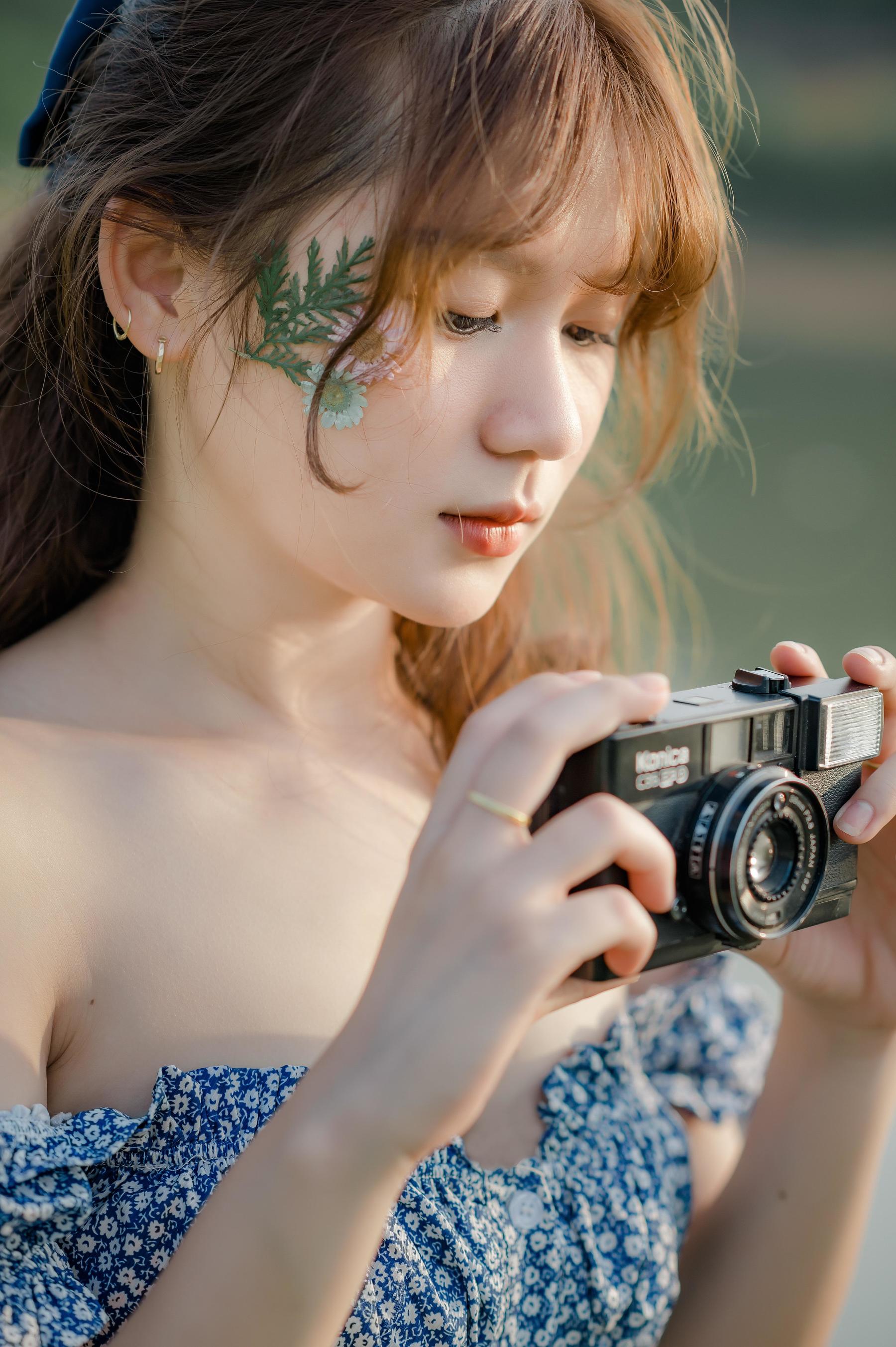 脸上花朵配碎花连衣裙,娇媚可人 相关图册