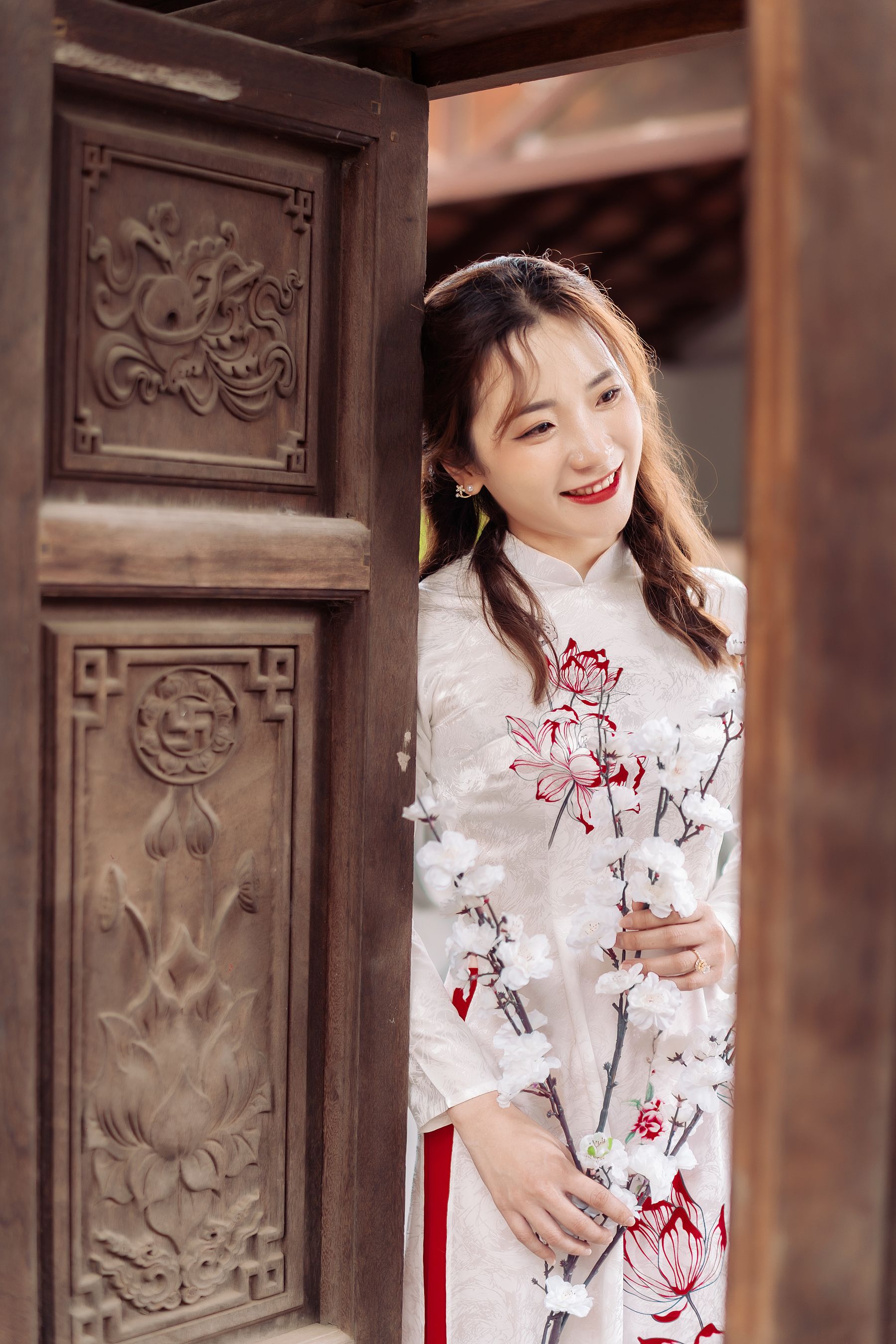 白色旗袍,洁白无瑕,宛如盛开白莲 相关图册