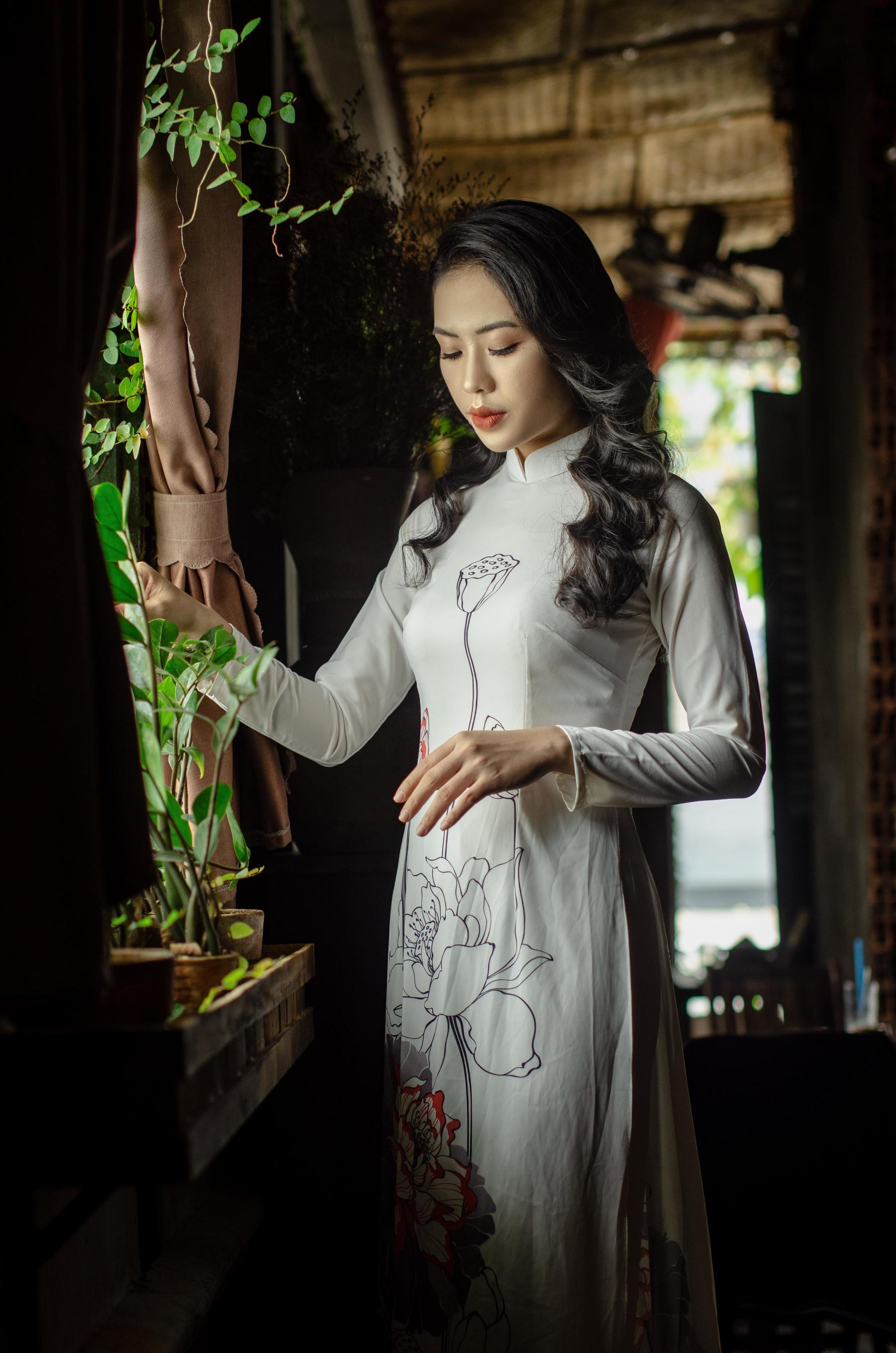 旗袍轻绣荷花香,优雅绽放夏日长 相关图册