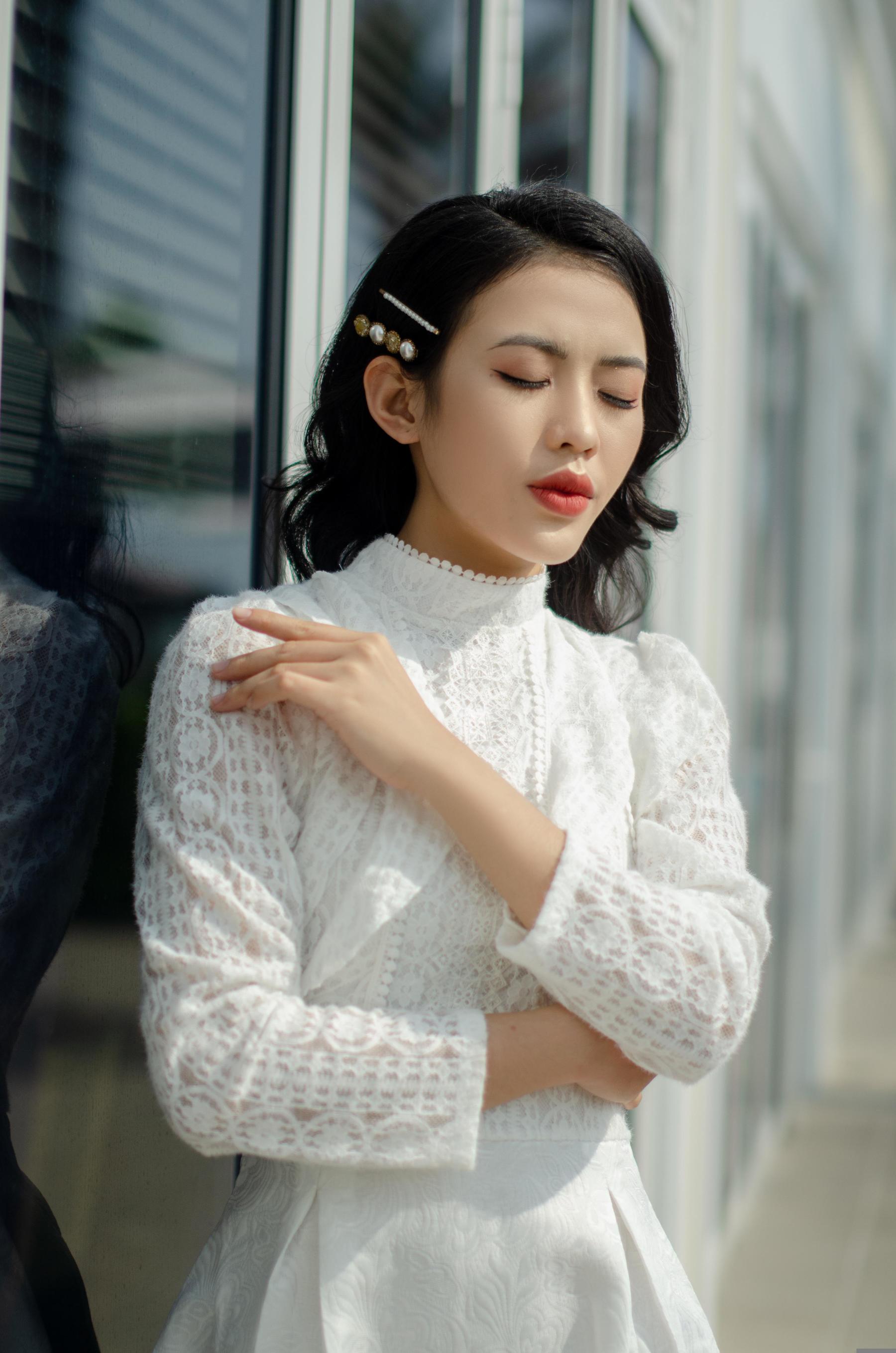 飘逸白衣似流云,婉约仙子下凡尘 相关图册