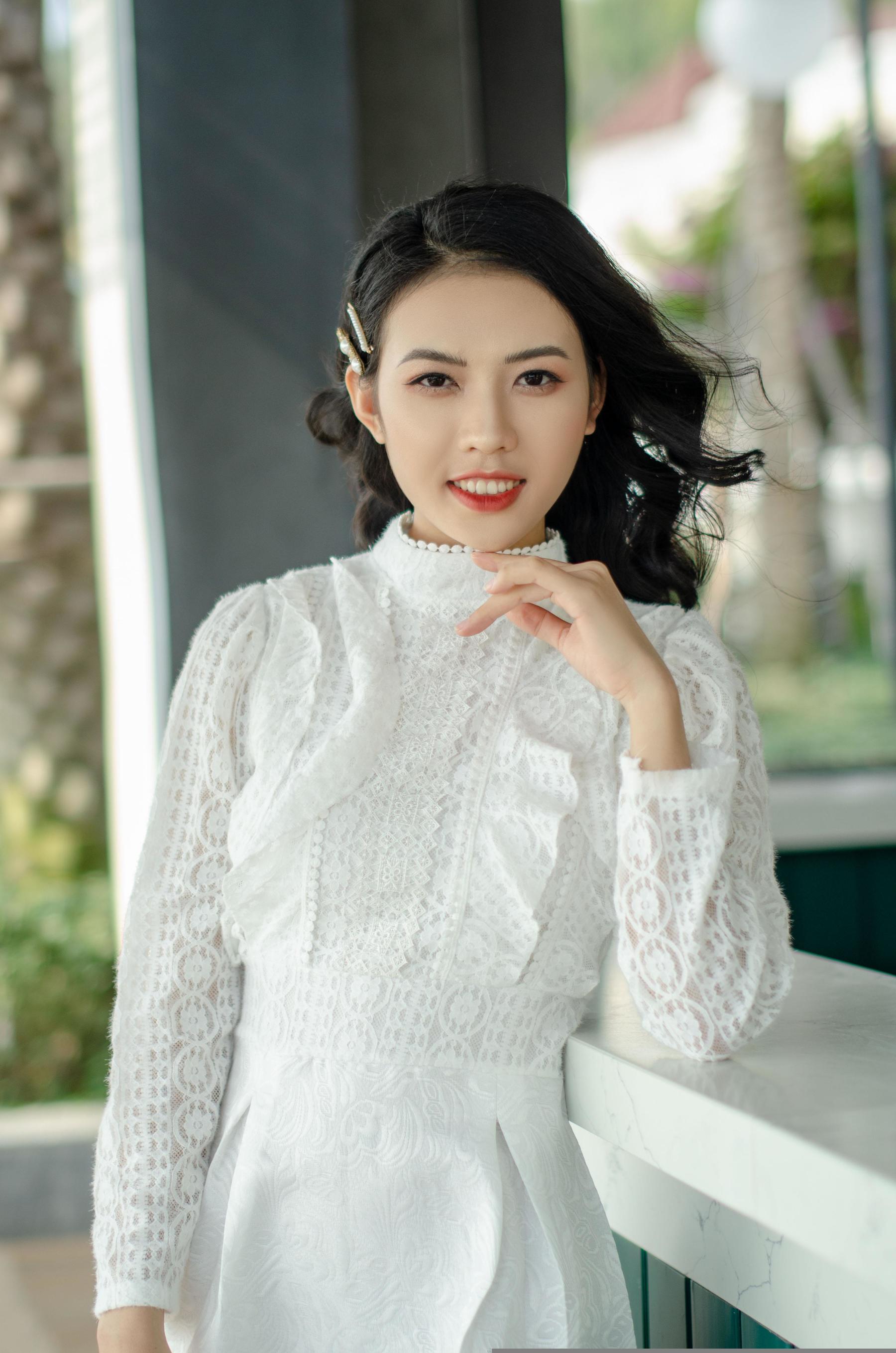 飘逸白衣似流云,婉约仙子下凡尘 相关图册