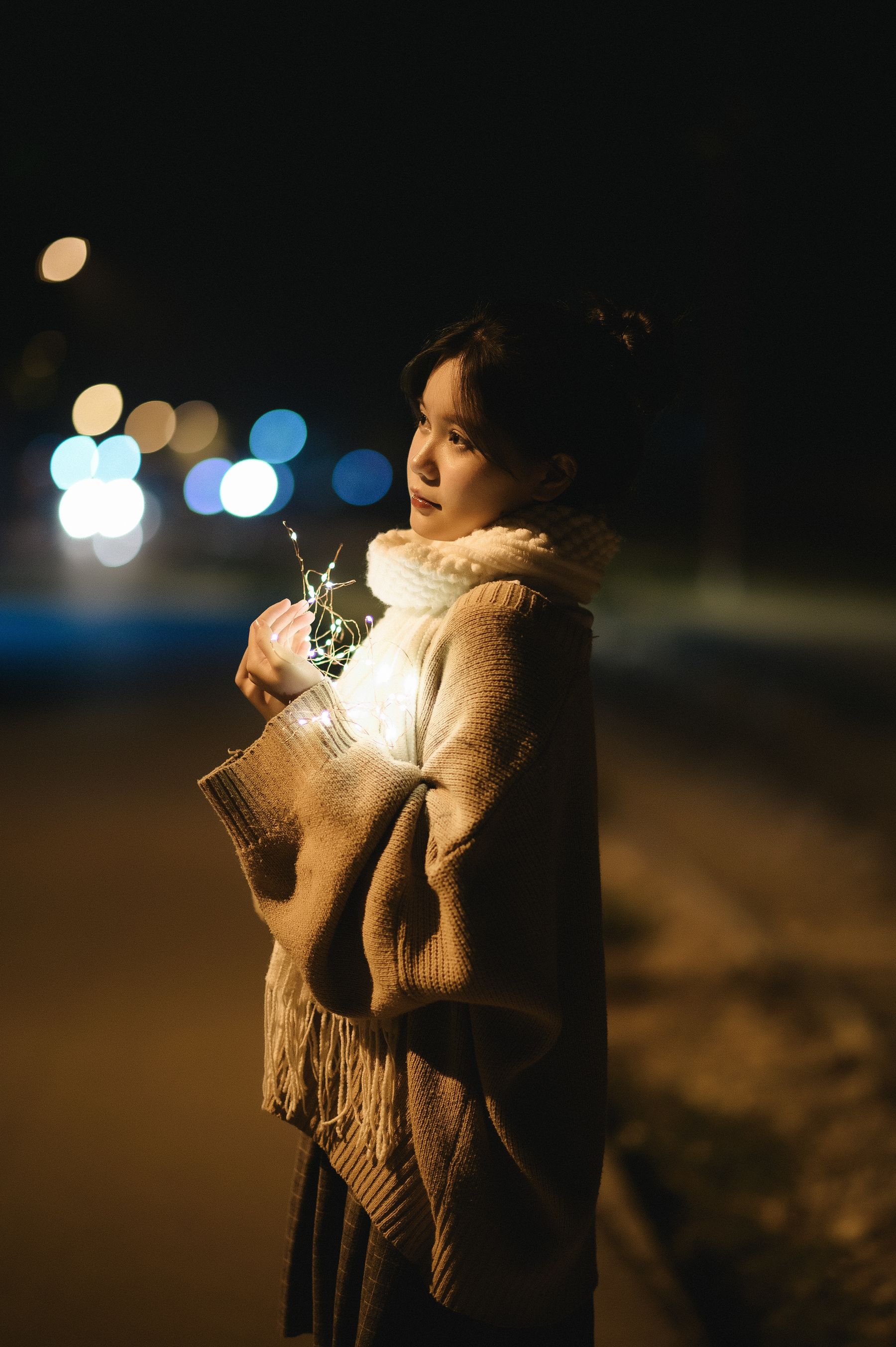 夜色温柔,灯光映佳人,轮廓美如画 相关图册