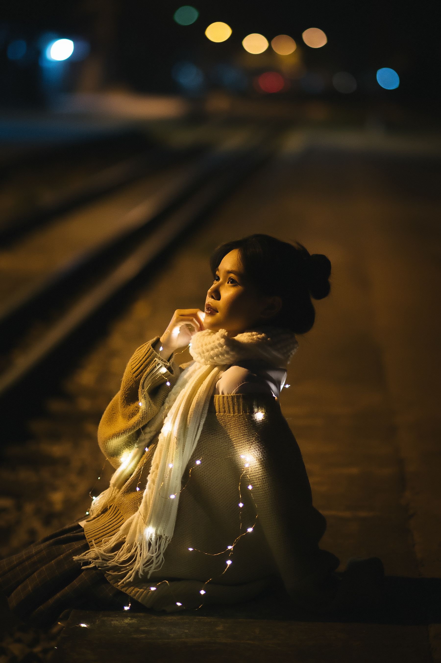 夜色温柔,灯光映佳人,轮廓美如画 相关图册