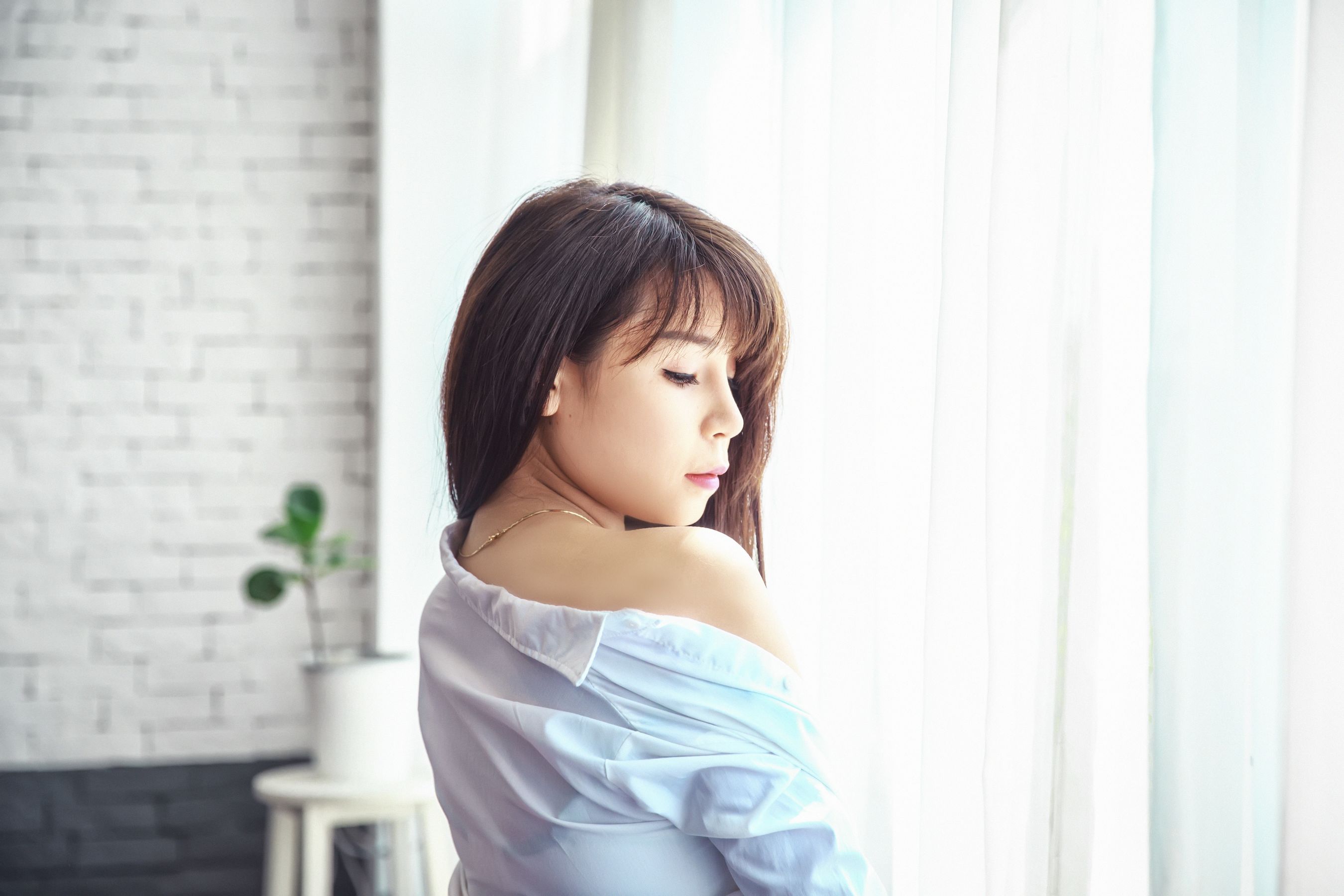 女性魅力,从一件精致的衬衫开始 相关图册
