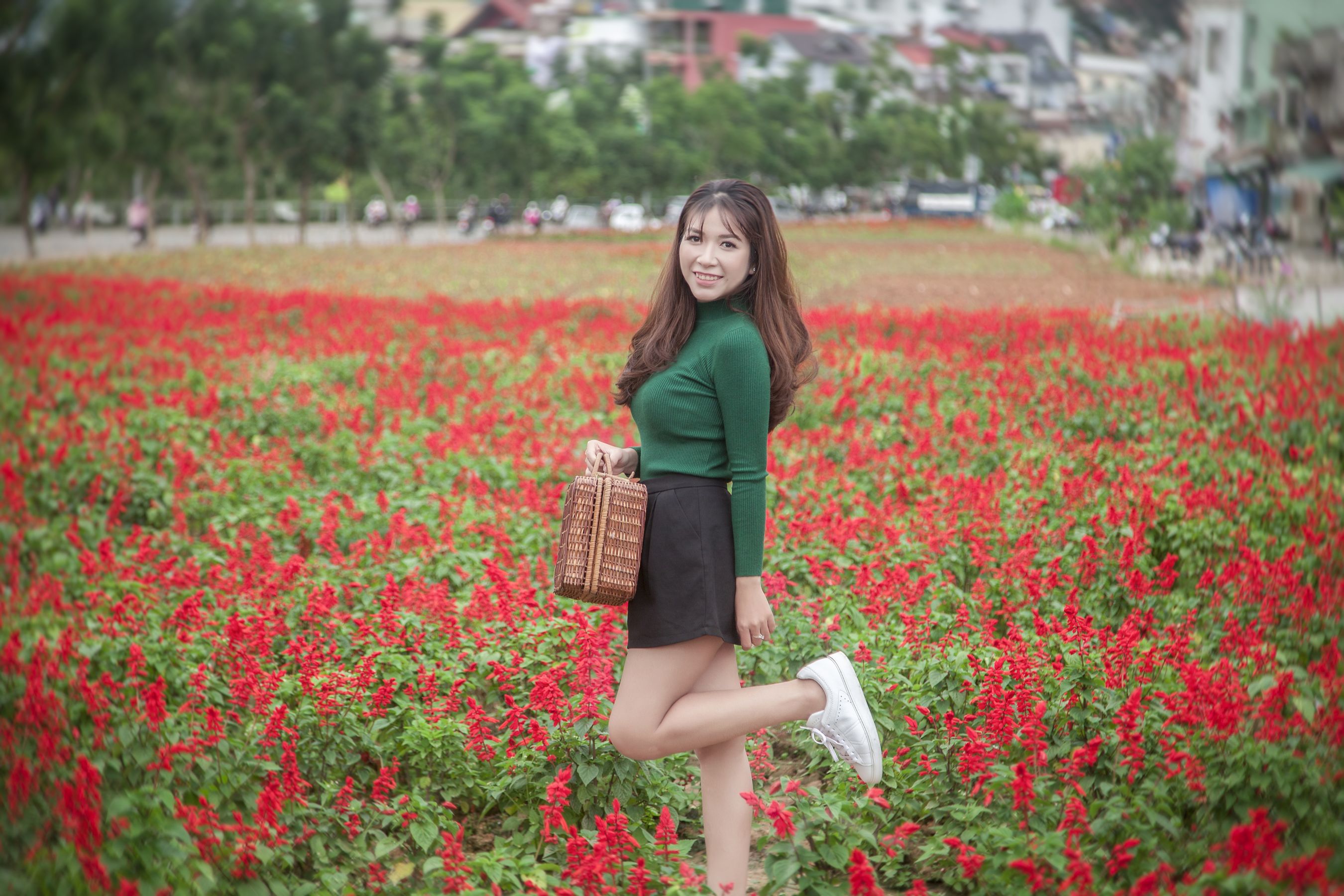 花间仙影,优雅花园的梦幻时尚女神 相关图册